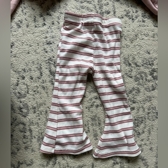 Jessica Simpson 2 Piece Set - Picture 6 of 8